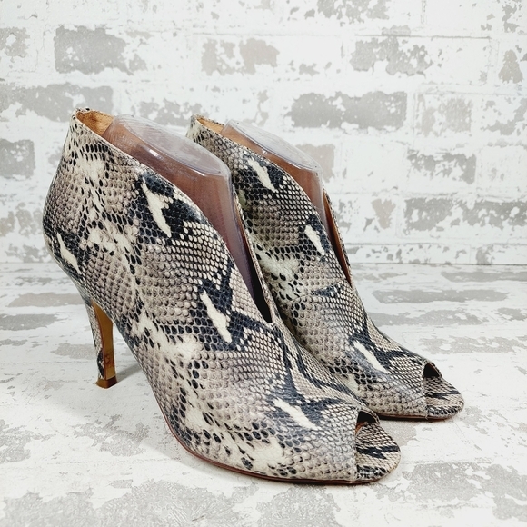 Halogen Rowen Snakeskin Print Peep Toe V Cut Slip On Ankle Bootie D233 - Picture 5 of 13